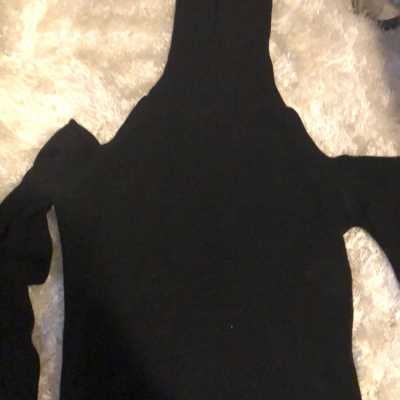 Dknyc long black cold shoulder sweater - Picture 2 of 4